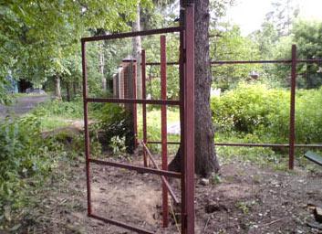 Установка калитки из профильной трубы