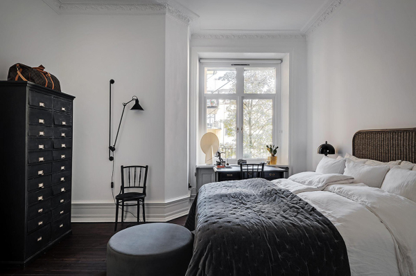 Стильная черно-белая классика и парк за окном: квартира в Гетеборге