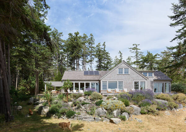 Идеальный деревянный домик на острове в Канаде