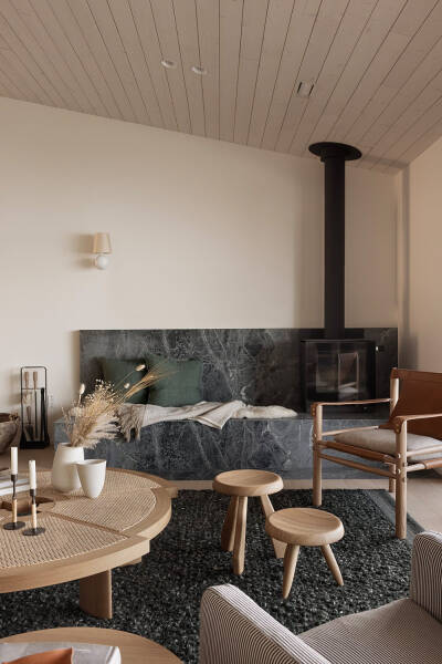 Расслабляющий интерьер на берегу океана в Калифорнии