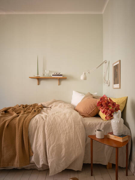 Мягкий интерьер маленькой шведской квартиры с приятным декором (40 кв. м)