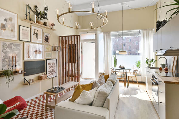 Яркий и тёплый интерьер небольшой квартиры на первом этаже в Стокгольме (34 кв. м)