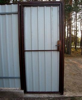 Установка калитки из профильной трубы