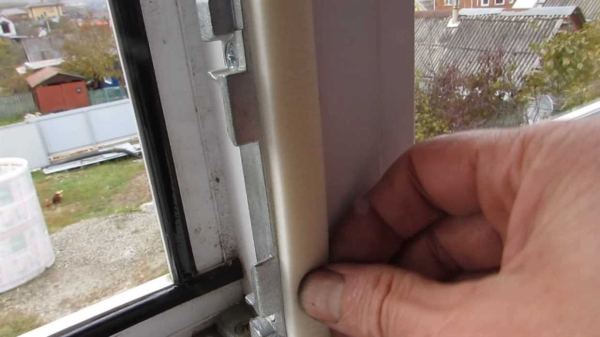 Почему дует из пластикового окна и как исправить эту проблему?