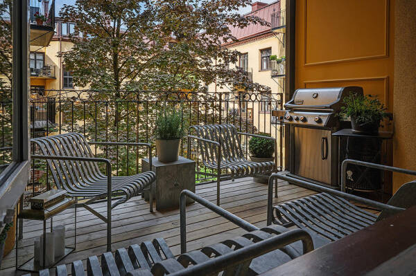 Стильная черно-белая классика и парк за окном: квартира в Гетеборге