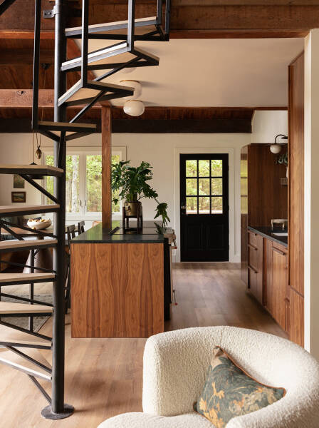 Уютное обновление дома у озера в Арканзасе