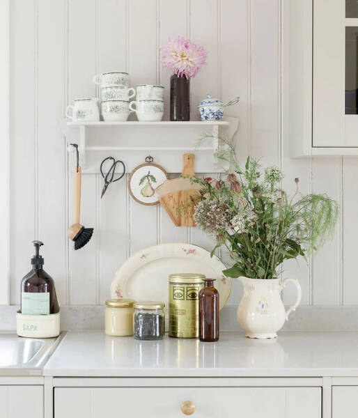 Будто стоит здесь с прошлого века: новый дачный домик в традиционном стиле