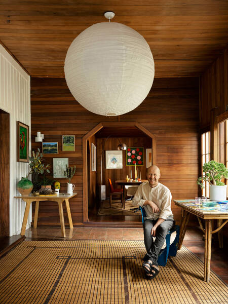 Уютные деревянные интерьеры старинного коттеджа на побережье в Австралии