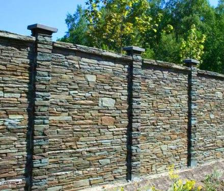 Строительство забора из камня