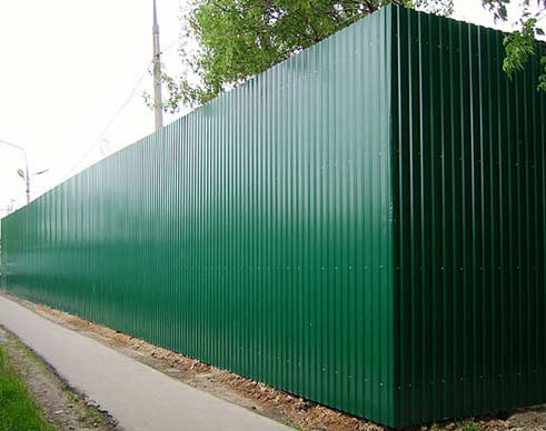 Установка забора из профнастила