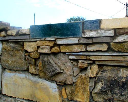 Забор является сооружением и строением