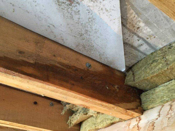 Почему образуется конденсат на крыше и как избежать его появления?