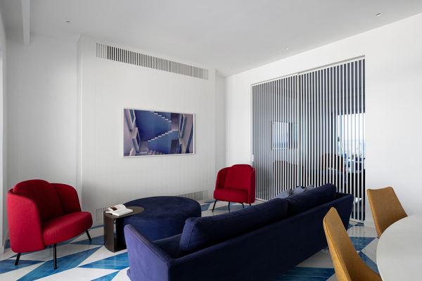 Современный пляжный дом в Неаполе с &laquo;морским&raquo; полом