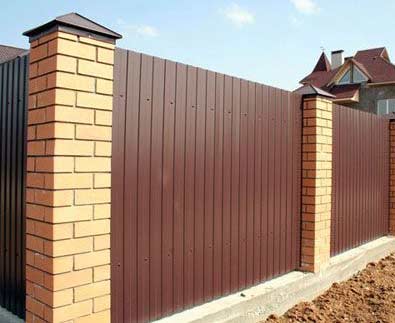 Установка забора из профнастила