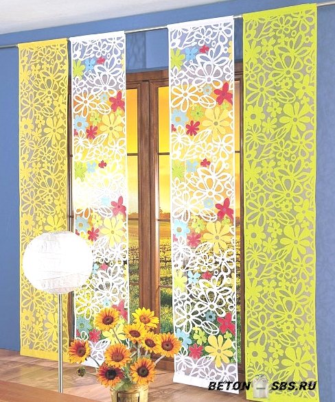 Что все-таки повесить на кухню: а быть может ленточные шторы? в фото