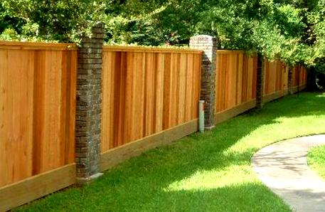 Глухие заборы между участками