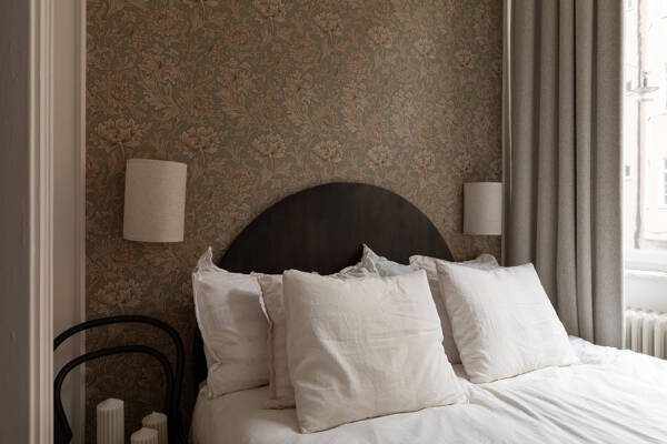 Маленькая квартира в бежевых тонах с элегантными интерьерами (33 кв. м)