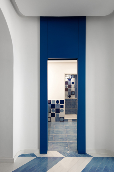 Современный пляжный дом в Неаполе с &laquo;морским&raquo; полом