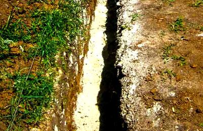 Строительство кованого забора с кирпичными столбами