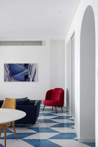 Современный пляжный дом в Неаполе с &laquo;морским&raquo; полом