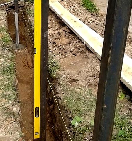 Монтаж забора из металлического прута