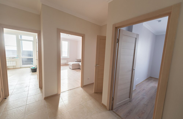 Девелоперы и покупатели снова выбирают между квартирами с отделкой и без нее