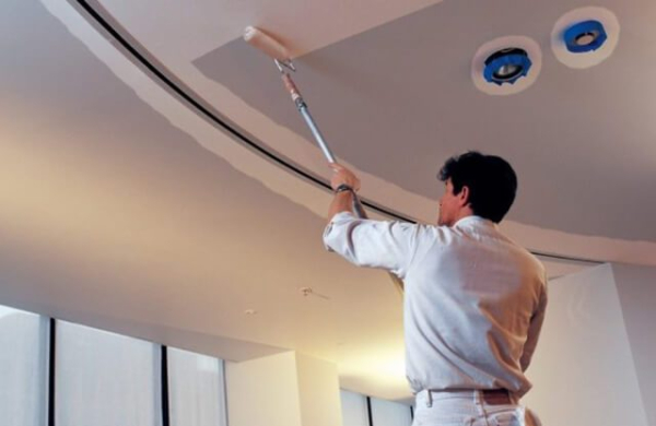 Краска для потолка водоэмульсионная: матовая, акриловая, какая лучше