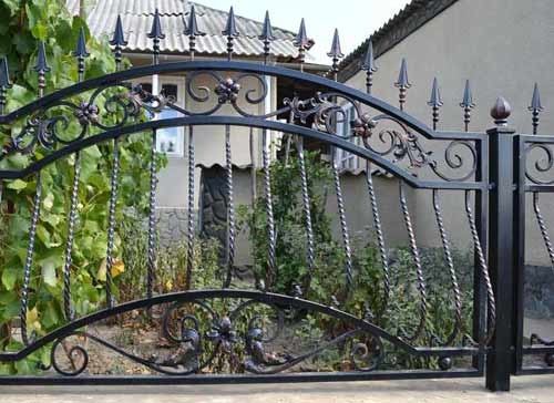 Кованые заборы и ворота