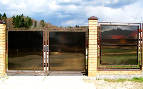 Забор является сооружением и строением