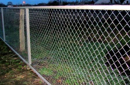 Забор из уголка и сетки-рабицы