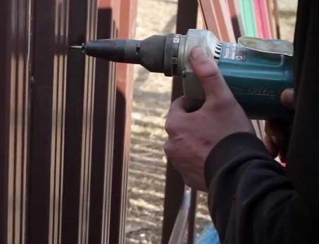 Заборы из евроштакетника