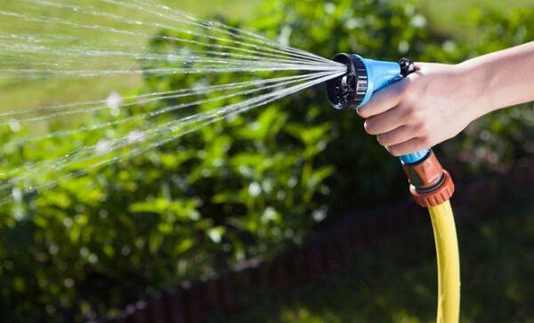 Как выбрать лучший пистолет-распылитель для поливочного шланга