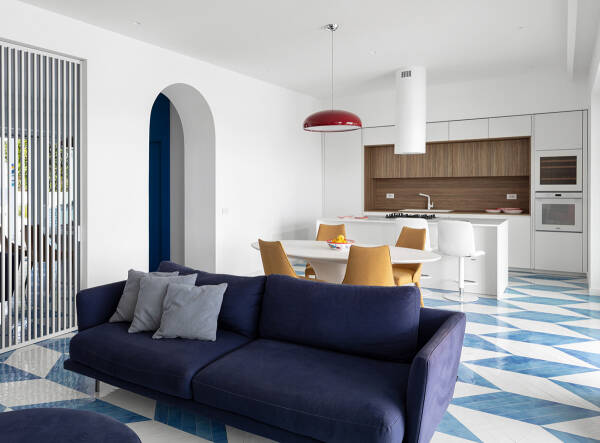 Современный пляжный дом в Неаполе с &laquo;морским&raquo; полом