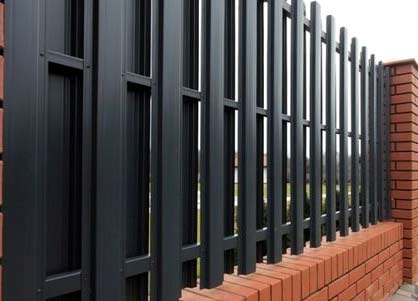 Заборы из евроштакетника