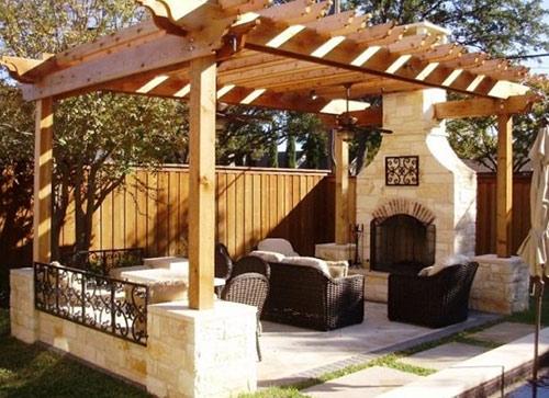 Установка беседки вдоль забора