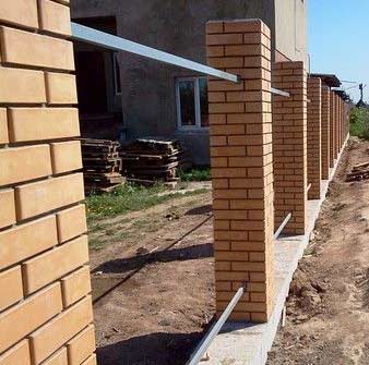 Установка забора из профнастила